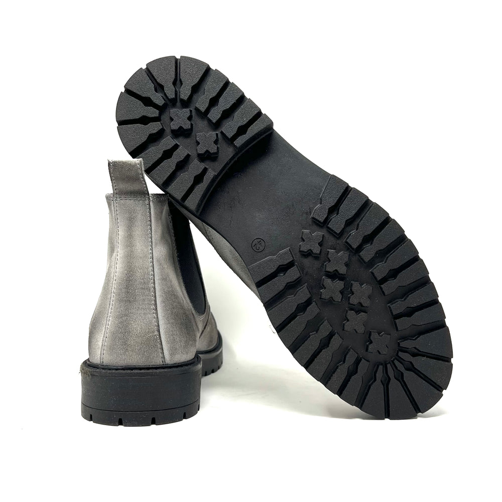 
            
                Load image into Gallery viewer, Brushed grey suede Boots
            
        